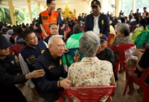 รองนายกรัฐมนตรี และรัฐมนตรีว่าการกระทรวงคมนาคม ลงพื้นที่ ติดตามสถานการณ์น้ำท่วมในจังหวัด นครศรีธรรมราช